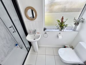 Shower room- click for photo gallery